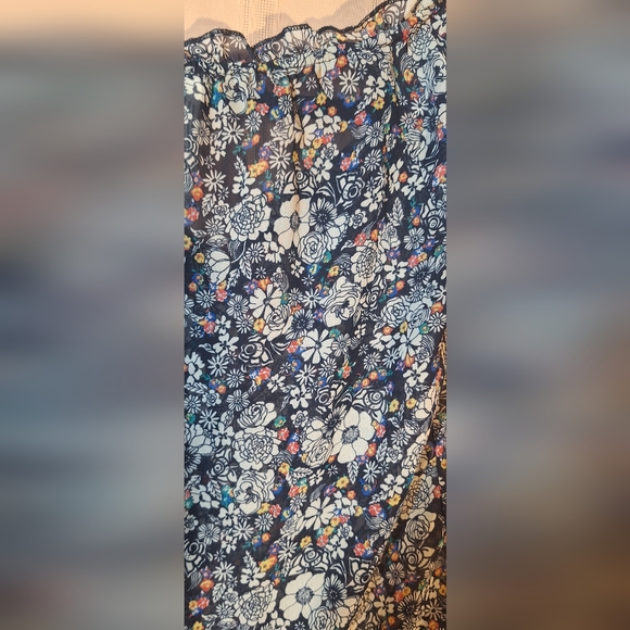 AÉROPOSTALE Navy Floral Blouse - Picture 3 of 5